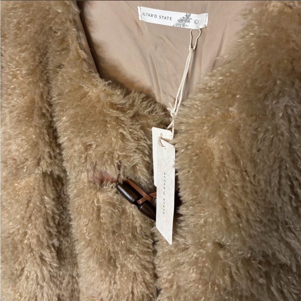 NWT Altar’d State Women’s Faux Fur Vest - Picture 4 of 4